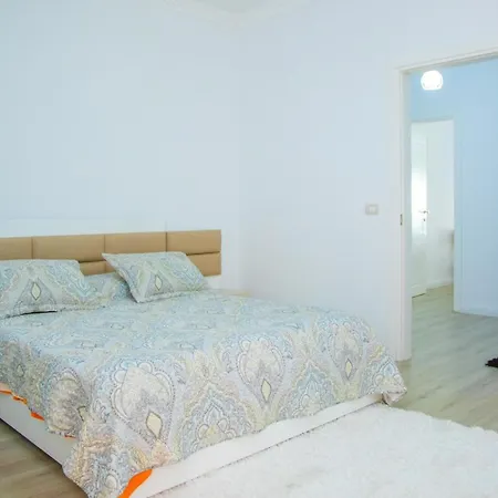 Vakantiehuis 2 Bedroom On The Lungomare Vlorë