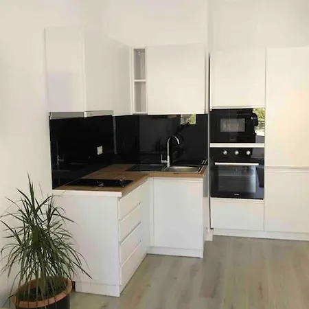 2 Bedroom On The Lungomare Ferienhaus Vlorë